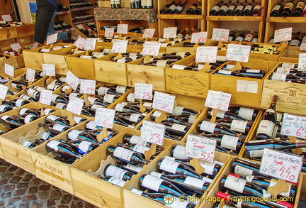 Wine shop in rue Mouffetard